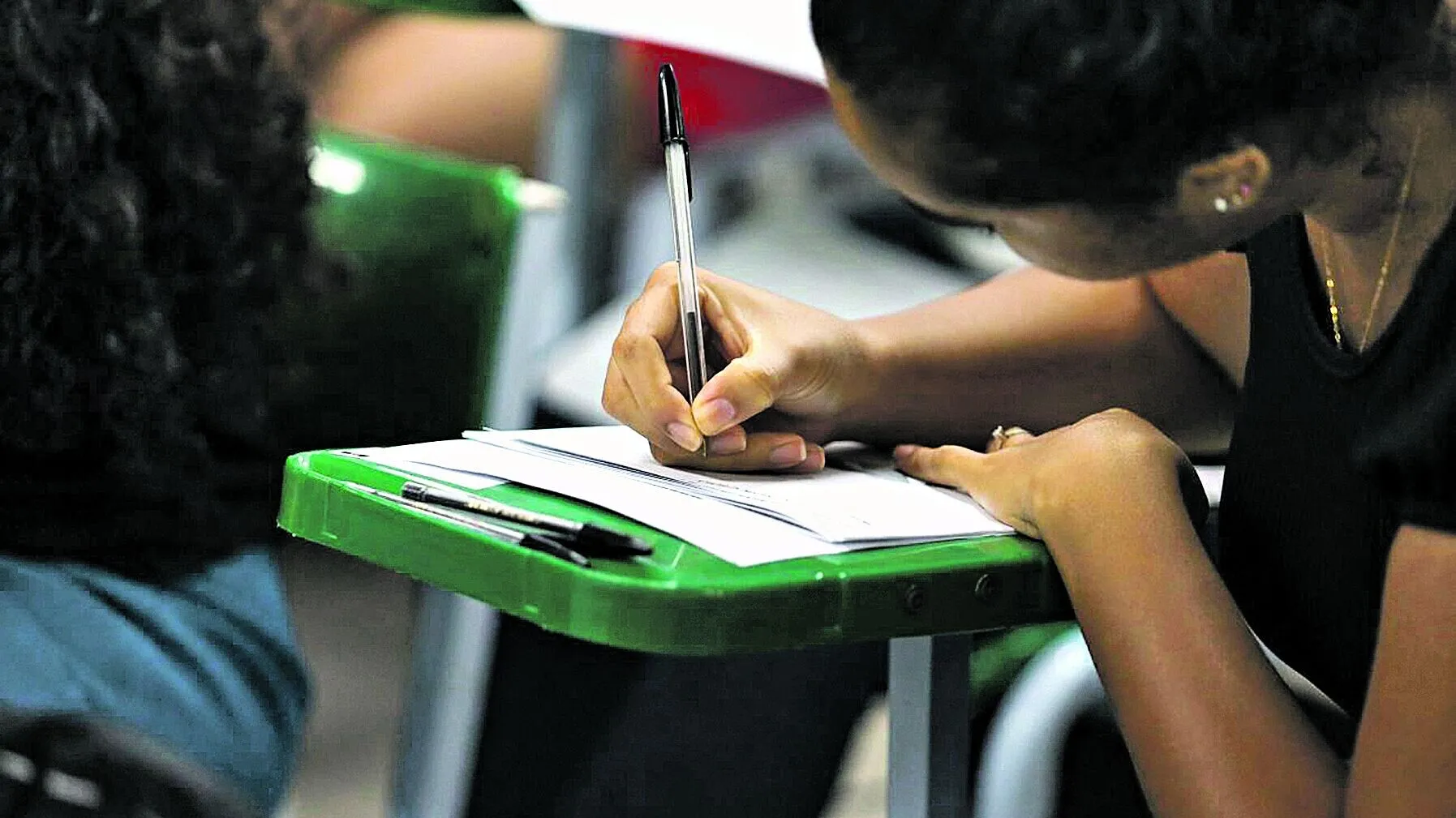 Imagem ilustrativa da notícia: Concursos e PS abertos têm remunerações de até R$ 13 mil. Veja as vagas!