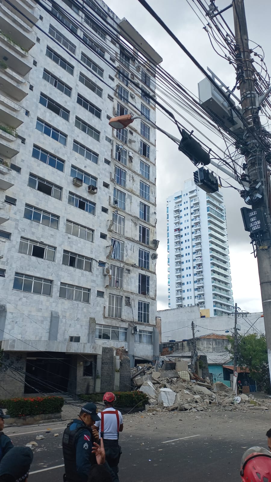 
        
        
            Veja fotos e vídeos do desabamento de sacadas no Cristo Rei
        
    