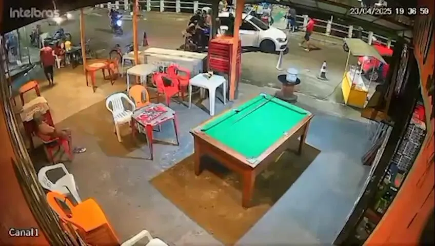Imagem ilustrativa da notícia Vídeo: ataque violento assusta torcedores do Paysandu em Canudos